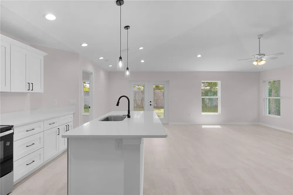 100 SEQUOIA TRAIL Ocklawaha, FL 32179