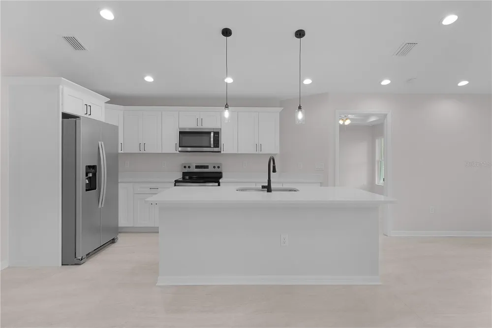 100 SEQUOIA TRAIL Ocklawaha, FL 32179