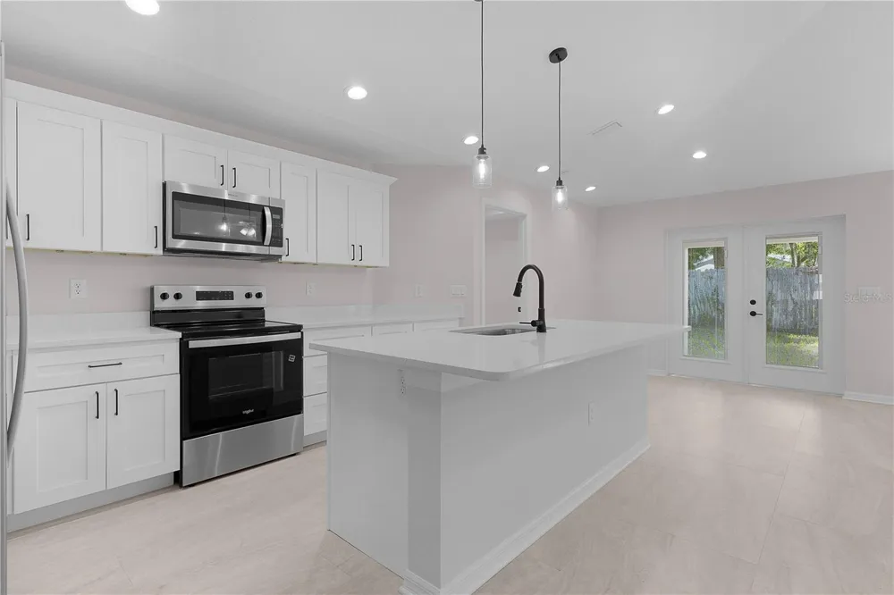 100 SEQUOIA TRAIL Ocklawaha, FL 32179