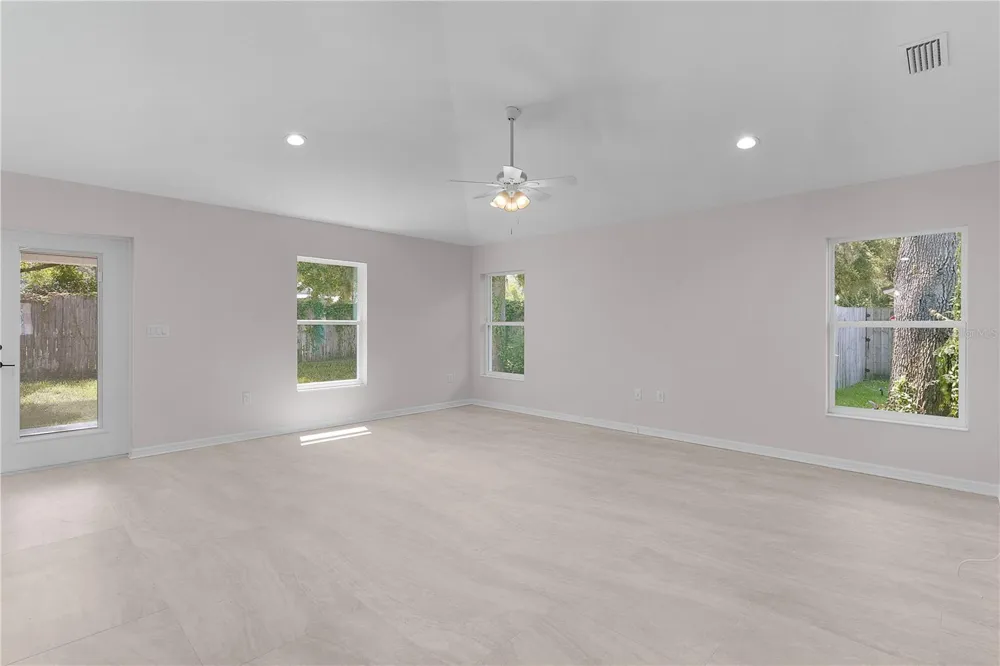 100 SEQUOIA TRAIL Ocklawaha, FL 32179