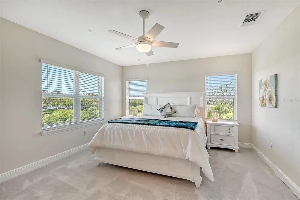 7930 34TH AVENUE W #102 Bradenton, FL 34209