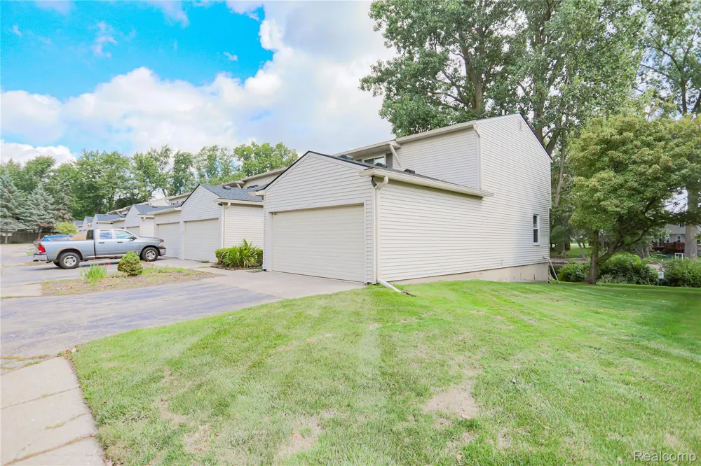 1355 Lochaven Road Waterford Charter Township, MI 48327