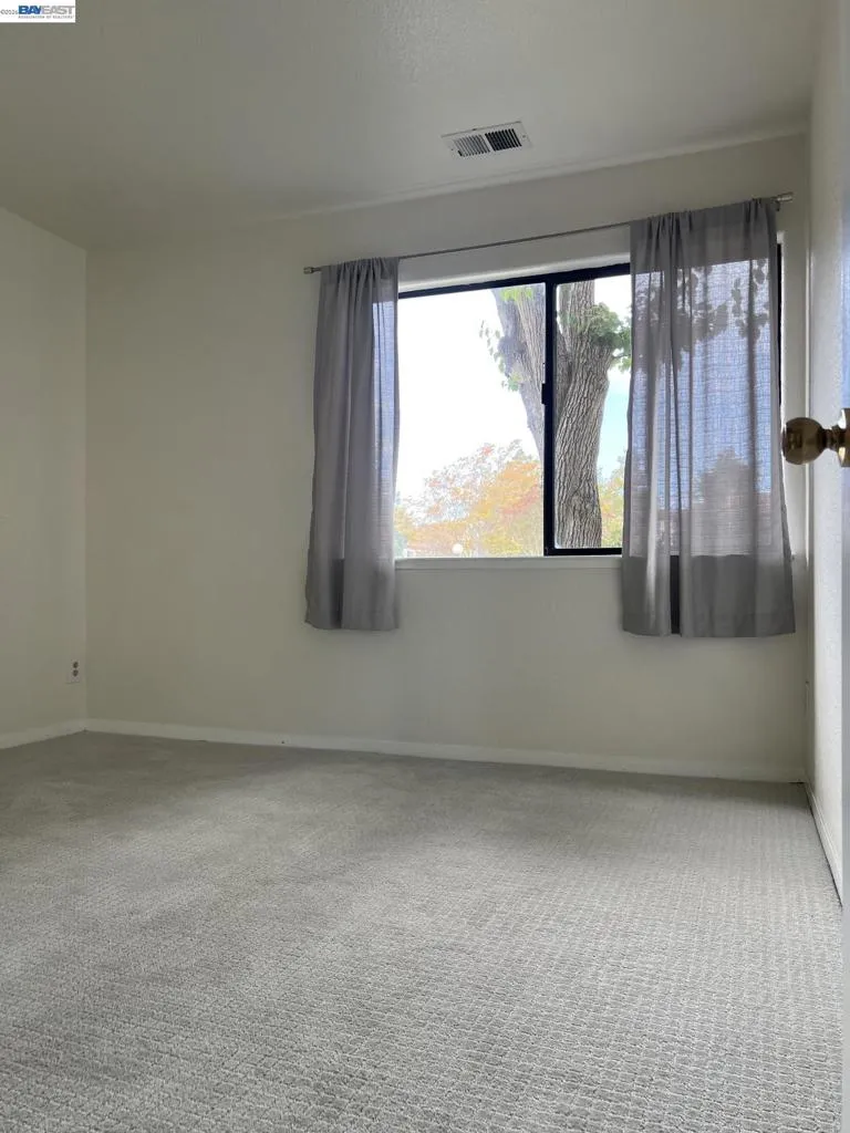 21239 Gary Dr #202E Hayward, CA 94546