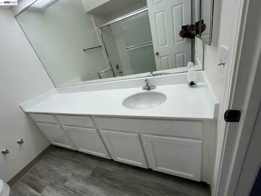 21239 Gary Dr #202E Hayward, CA 94546