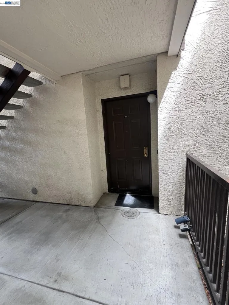 21239 Gary Dr #202E Hayward, CA 94546
