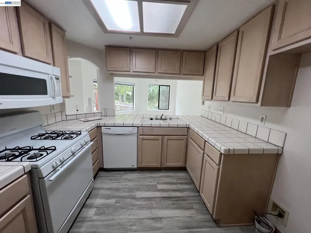 21239 Gary Dr #202E Hayward, CA 94546