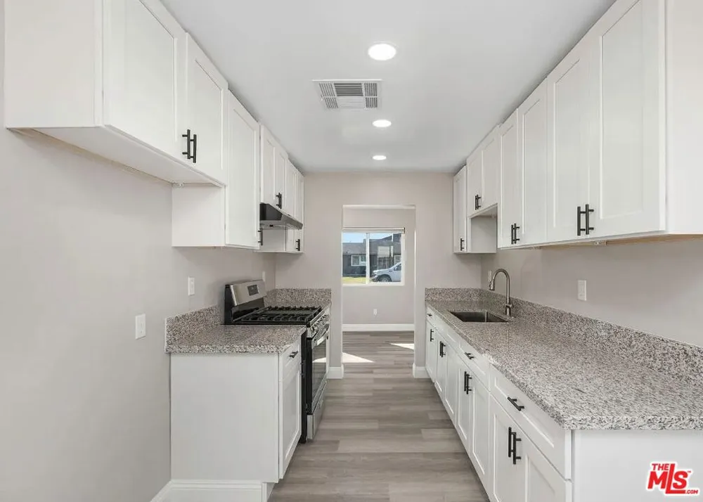 2612 Van Buren Place Bakersfield, CA 93314