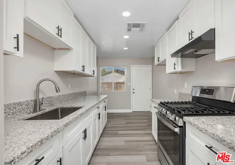 2612 Van Buren Place Bakersfield, CA 93314