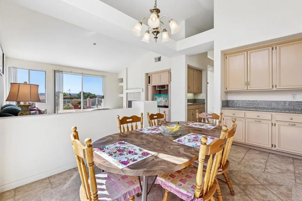 638 Cantara Lane Vista, CA 92081