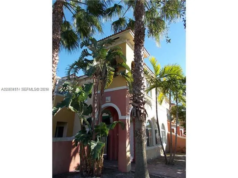 3632 NW 30th Ct #10F Lauderdale Lakes, FL 33311