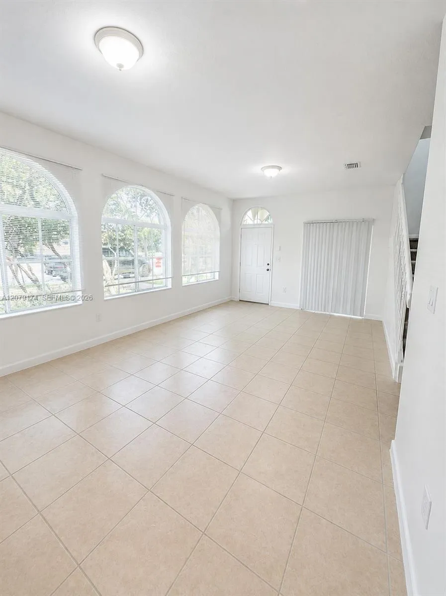 3632 NW 30th Ct #10F Lauderdale Lakes, FL 33311