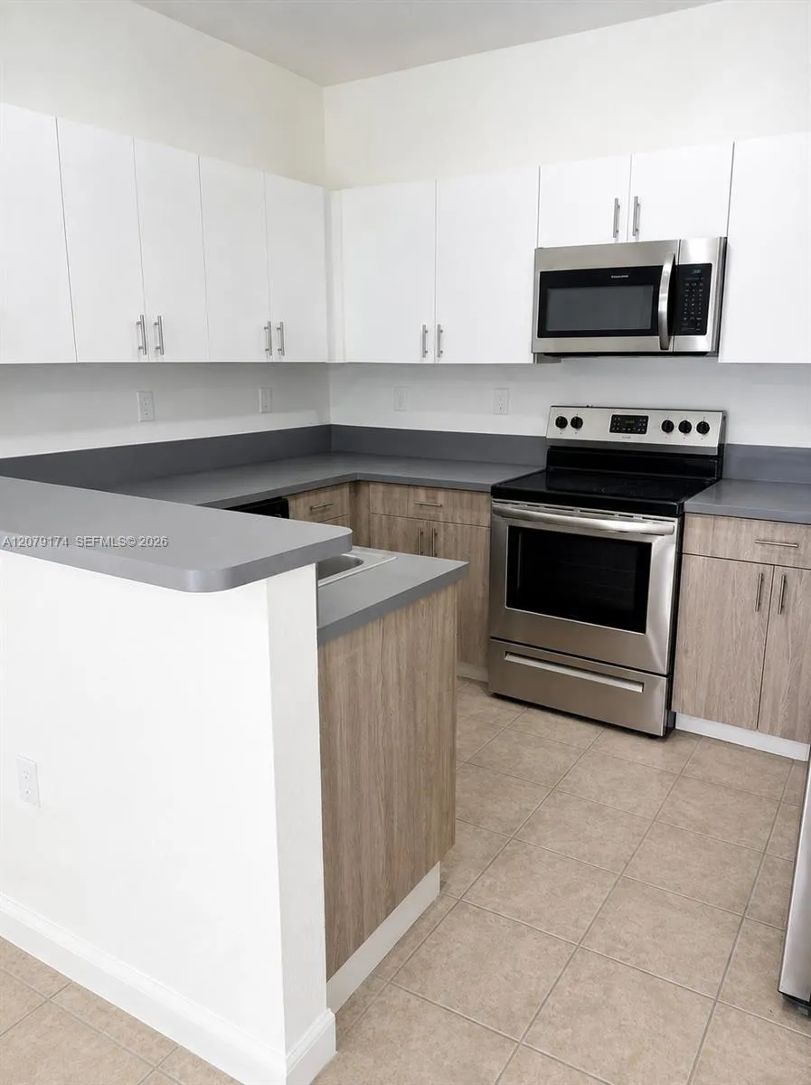 3632 NW 30th Ct #10F Lauderdale Lakes, FL 33311