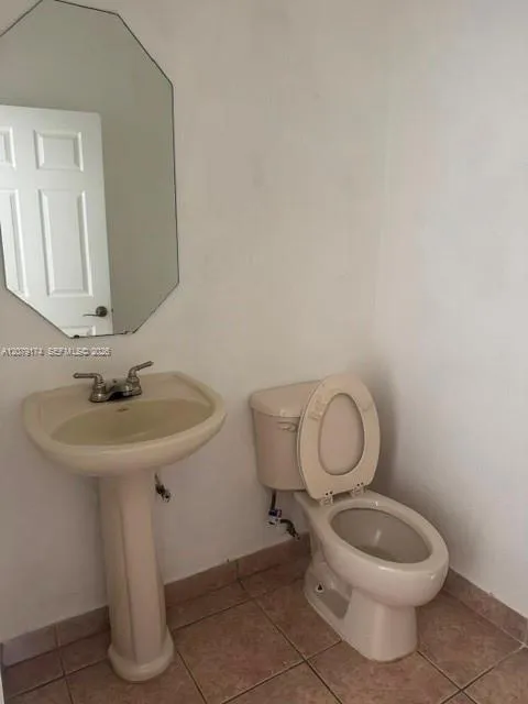 3632 NW 30th Ct #10F Lauderdale Lakes, FL 33311