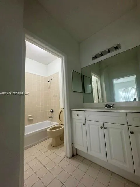 3632 NW 30th Ct #10F Lauderdale Lakes, FL 33311