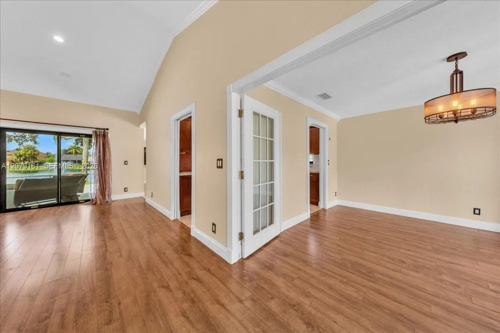 15056 SW 10th St Sunrise, FL 33326