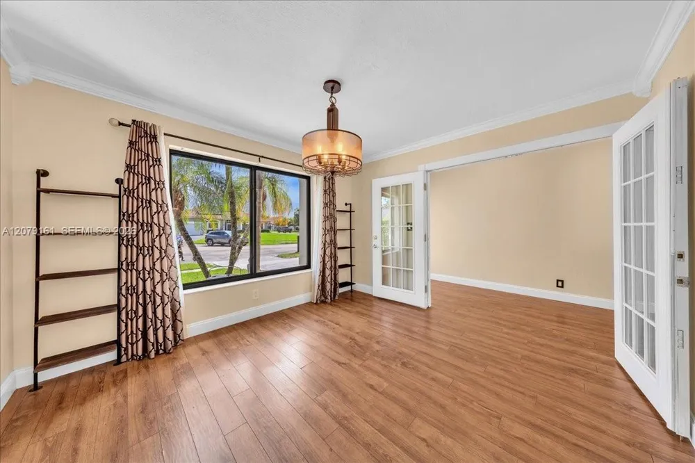 15056 SW 10th St Sunrise, FL 33326