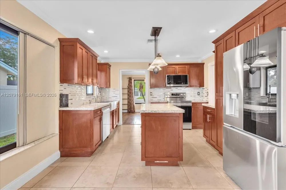 15056 SW 10th St Sunrise, FL 33326