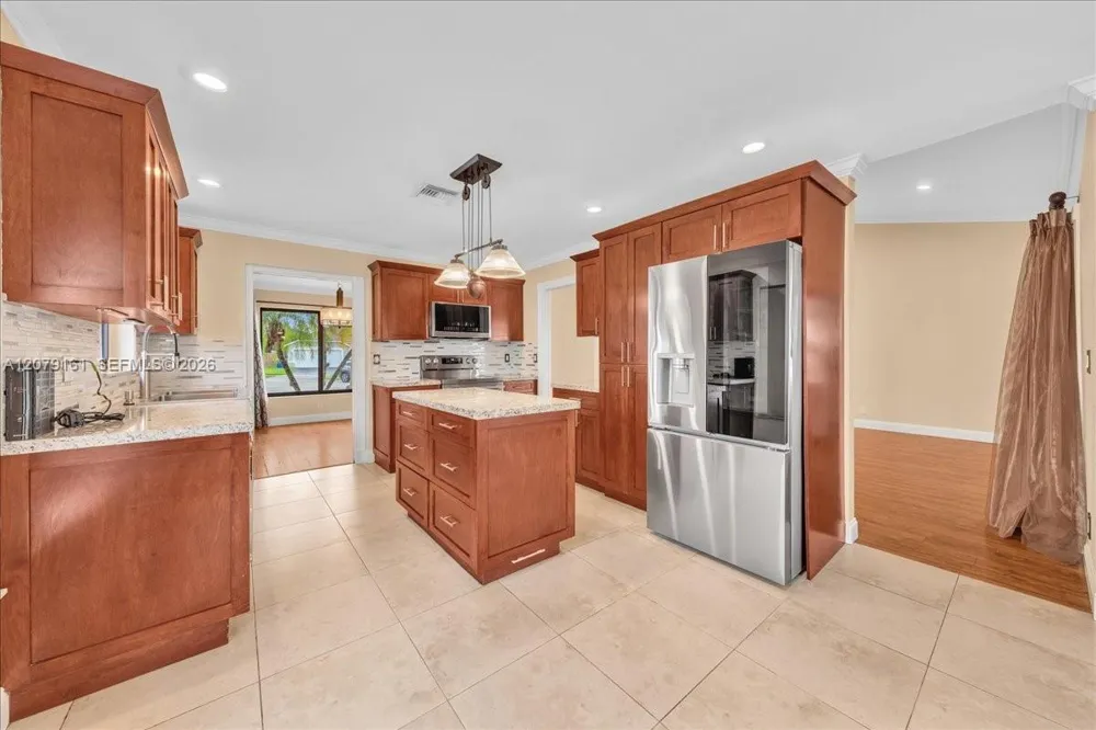15056 SW 10th St Sunrise, FL 33326