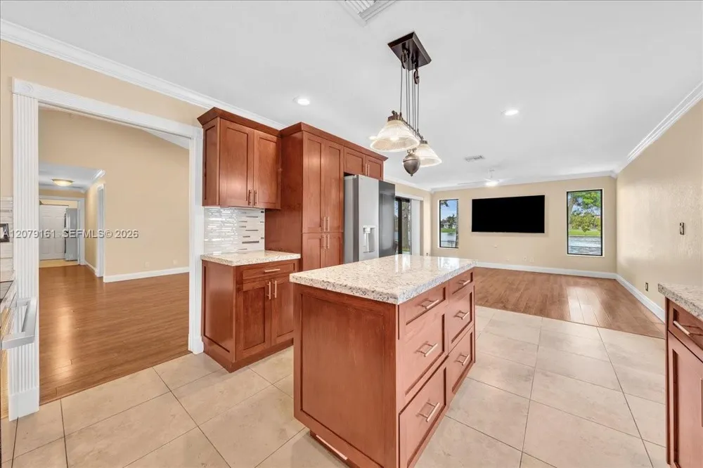 15056 SW 10th St Sunrise, FL 33326