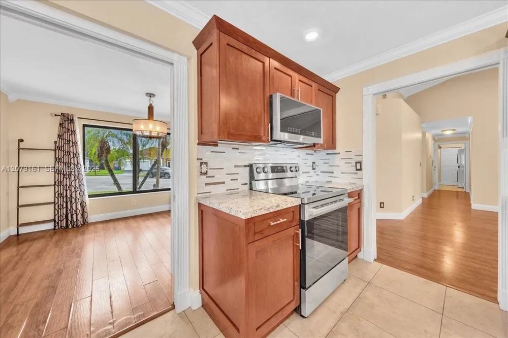 15056 SW 10th St Sunrise, FL 33326