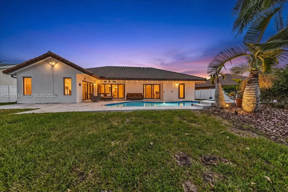 15056 SW 10th St Sunrise, FL 33326