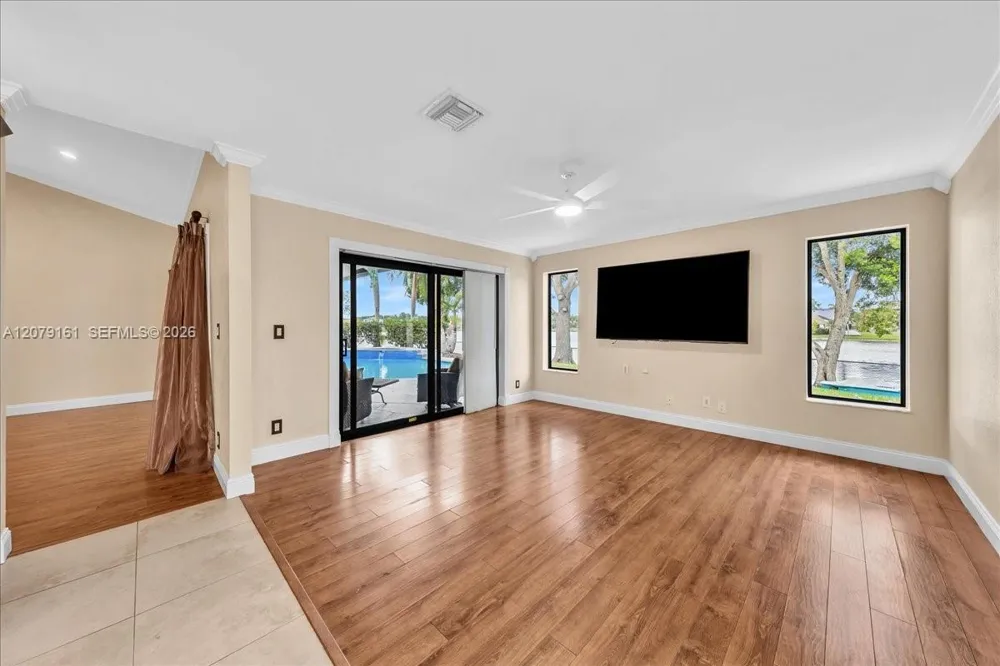 15056 SW 10th St Sunrise, FL 33326