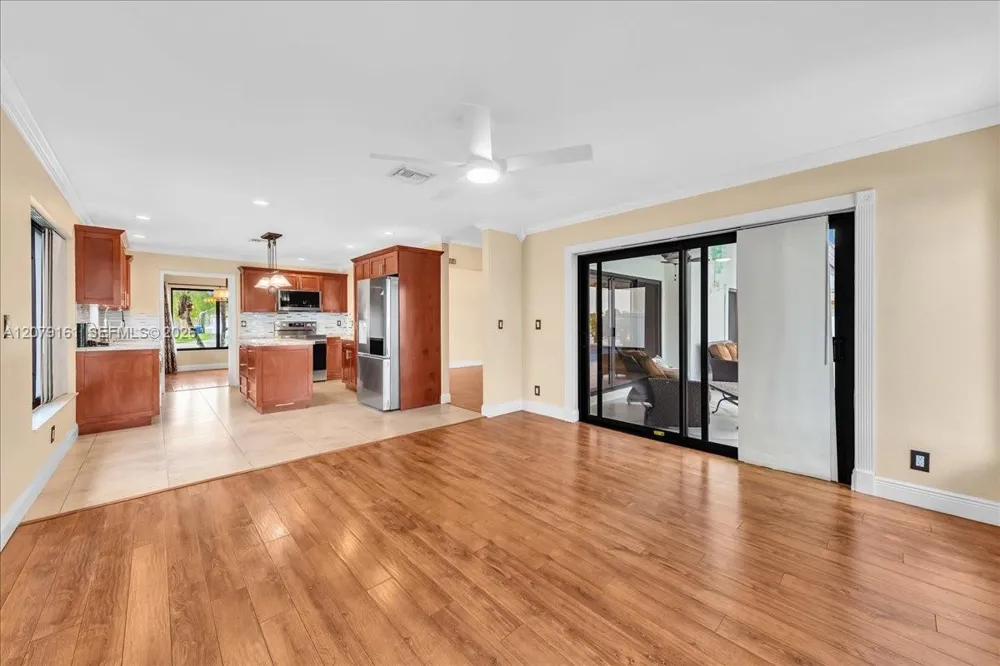 15056 SW 10th St Sunrise, FL 33326