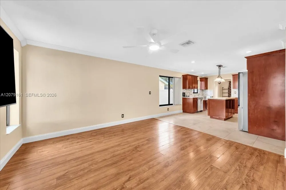 15056 SW 10th St Sunrise, FL 33326