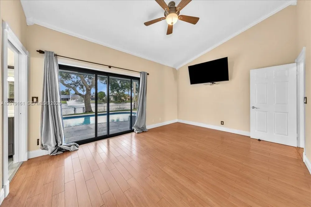 15056 SW 10th St Sunrise, FL 33326