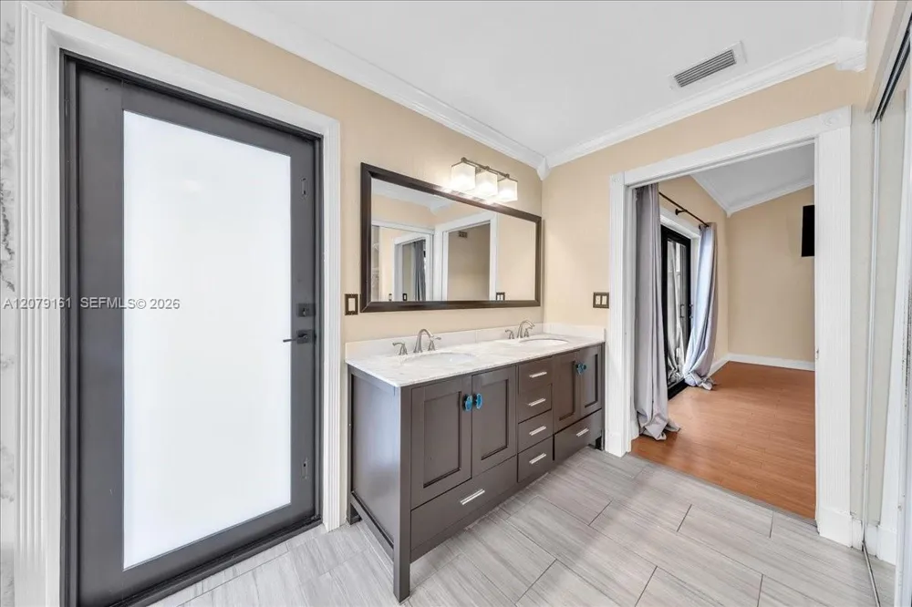 15056 SW 10th St Sunrise, FL 33326