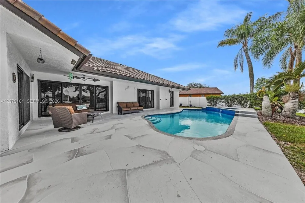 15056 SW 10th St Sunrise, FL 33326