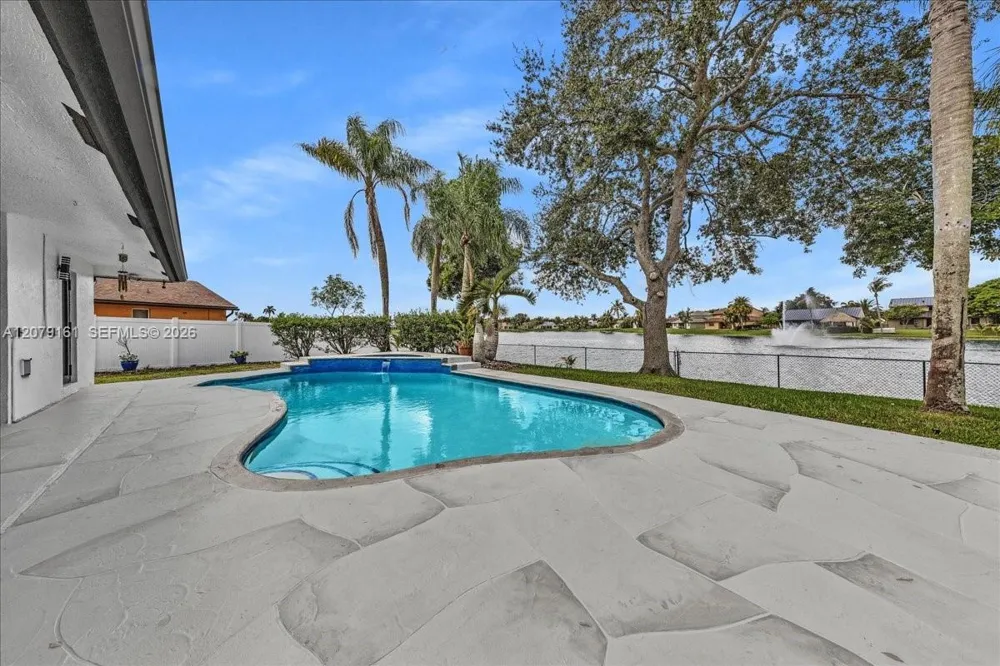 15056 SW 10th St Sunrise, FL 33326