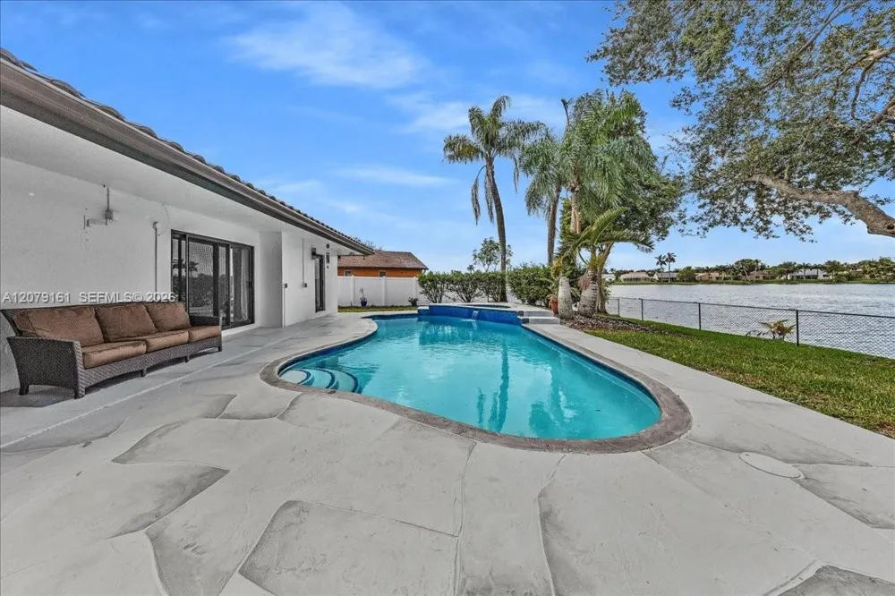 15056 SW 10th St Sunrise, FL 33326