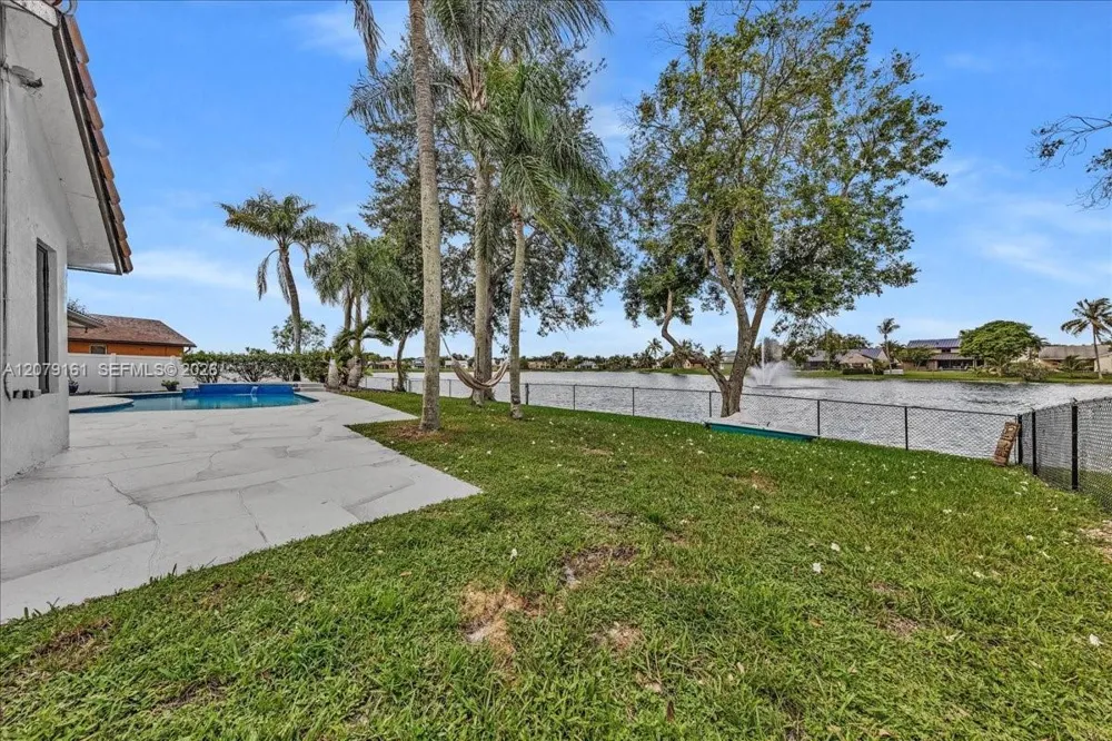 15056 SW 10th St Sunrise, FL 33326
