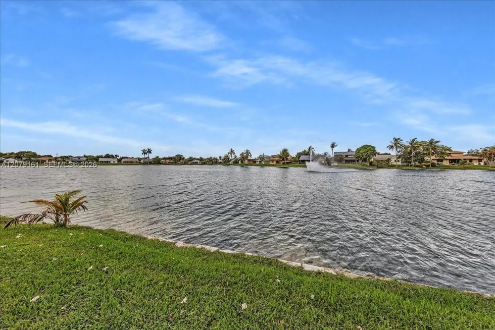 15056 SW 10th St Sunrise, FL 33326