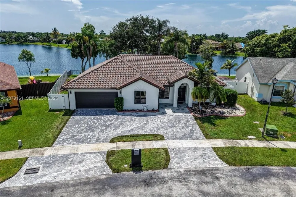 15056 SW 10th St Sunrise, FL 33326