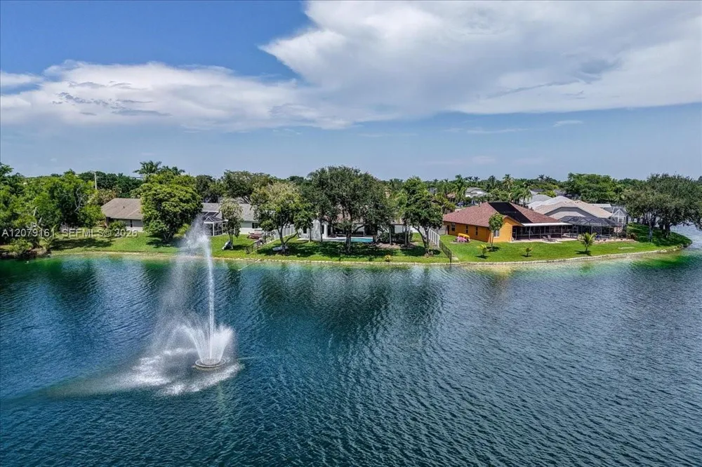 15056 SW 10th St Sunrise, FL 33326