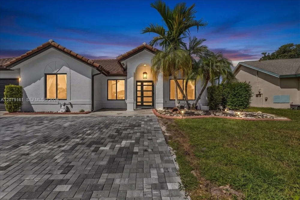 15056 SW 10th St Sunrise, FL 33326