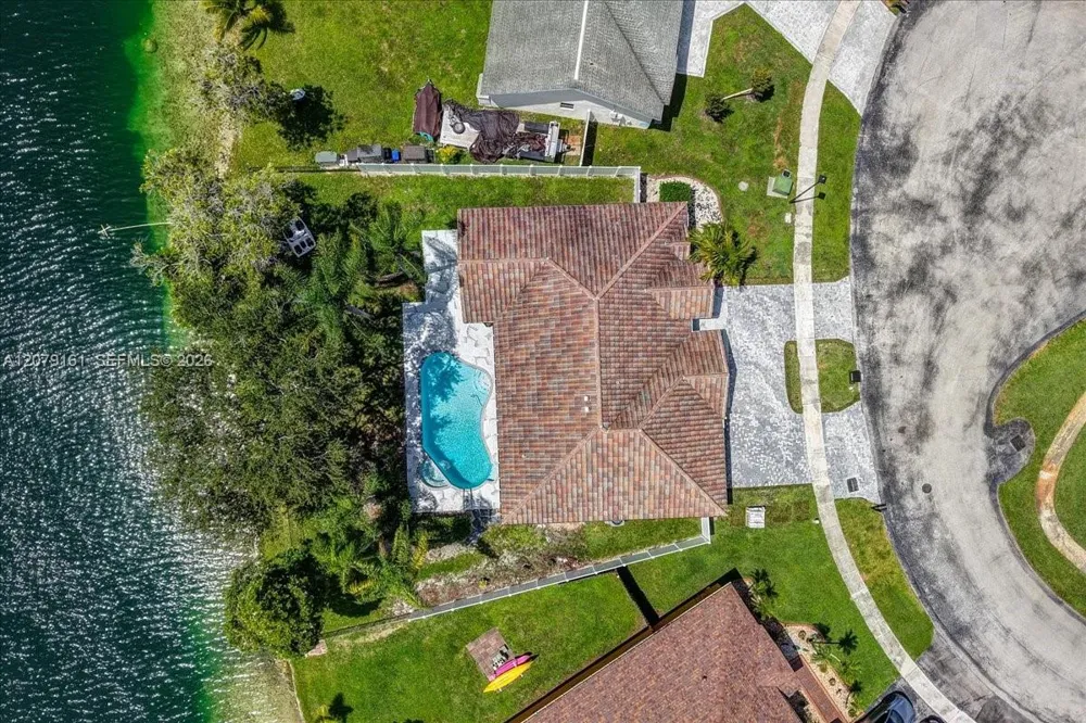 15056 SW 10th St Sunrise, FL 33326