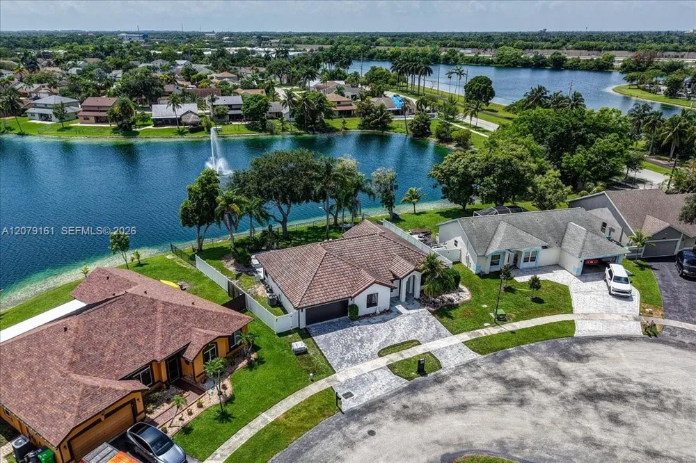 15056 SW 10th St Sunrise, FL 33326