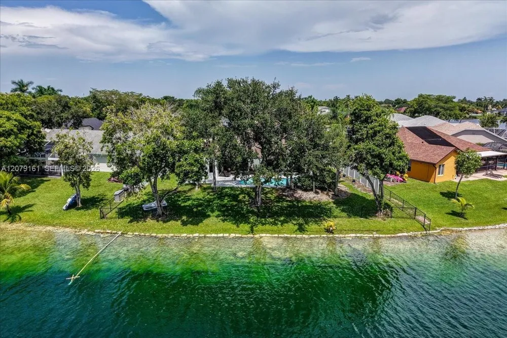 15056 SW 10th St Sunrise, FL 33326
