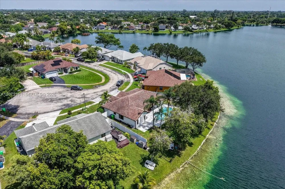 15056 SW 10th St Sunrise, FL 33326