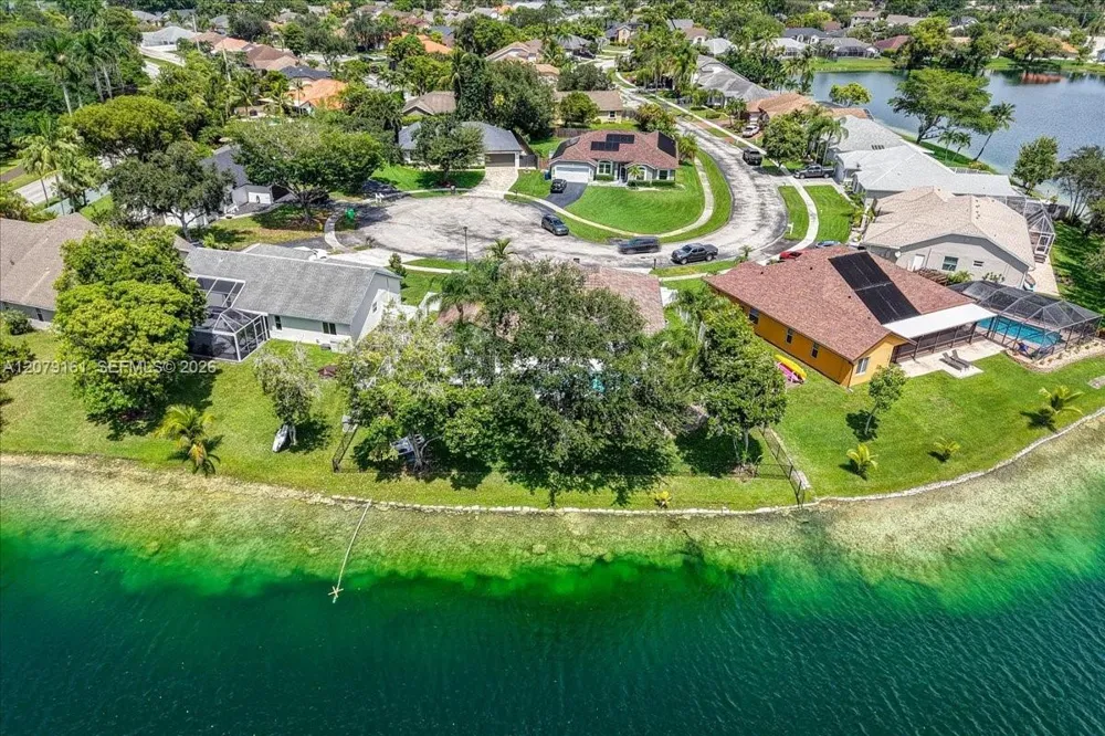 15056 SW 10th St Sunrise, FL 33326
