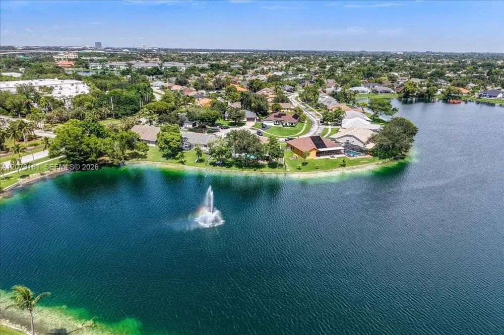 15056 SW 10th St Sunrise, FL 33326