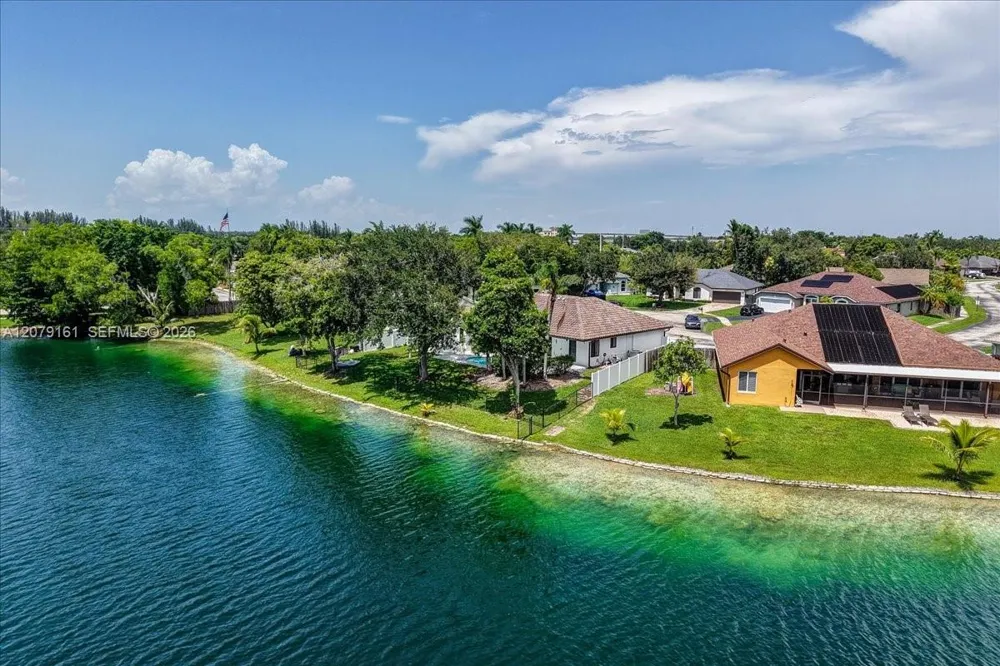 15056 SW 10th St Sunrise, FL 33326