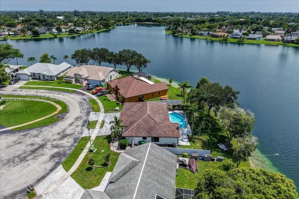 15056 SW 10th St Sunrise, FL 33326