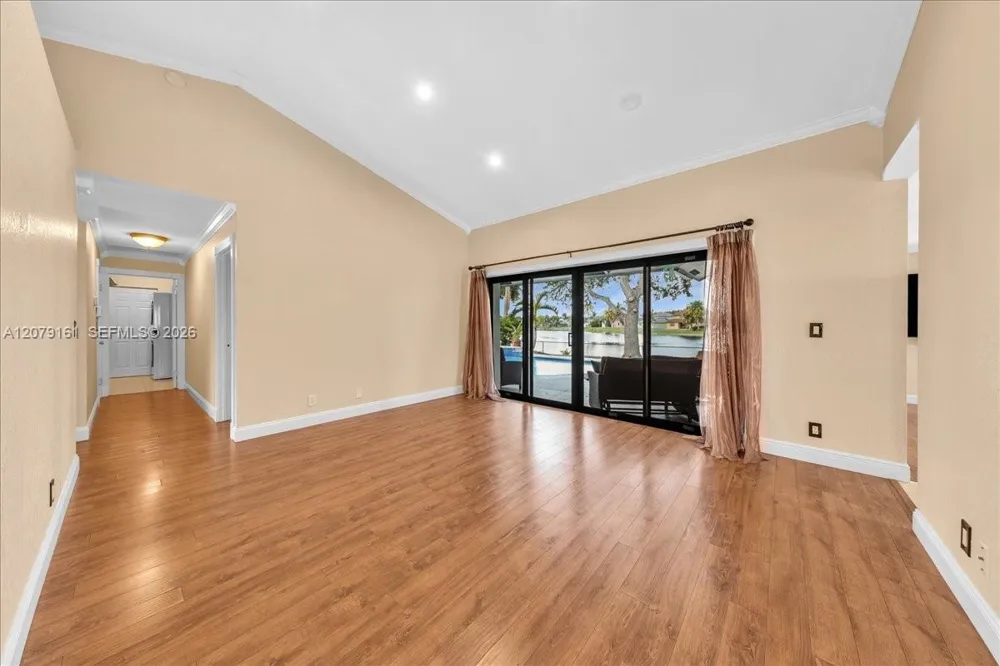 15056 SW 10th St Sunrise, FL 33326