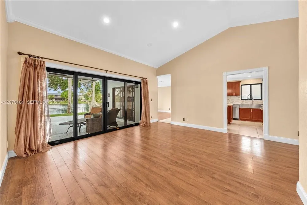 15056 SW 10th St Sunrise, FL 33326