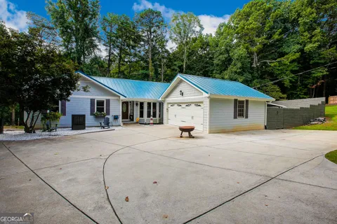1695 Lakeside TRL