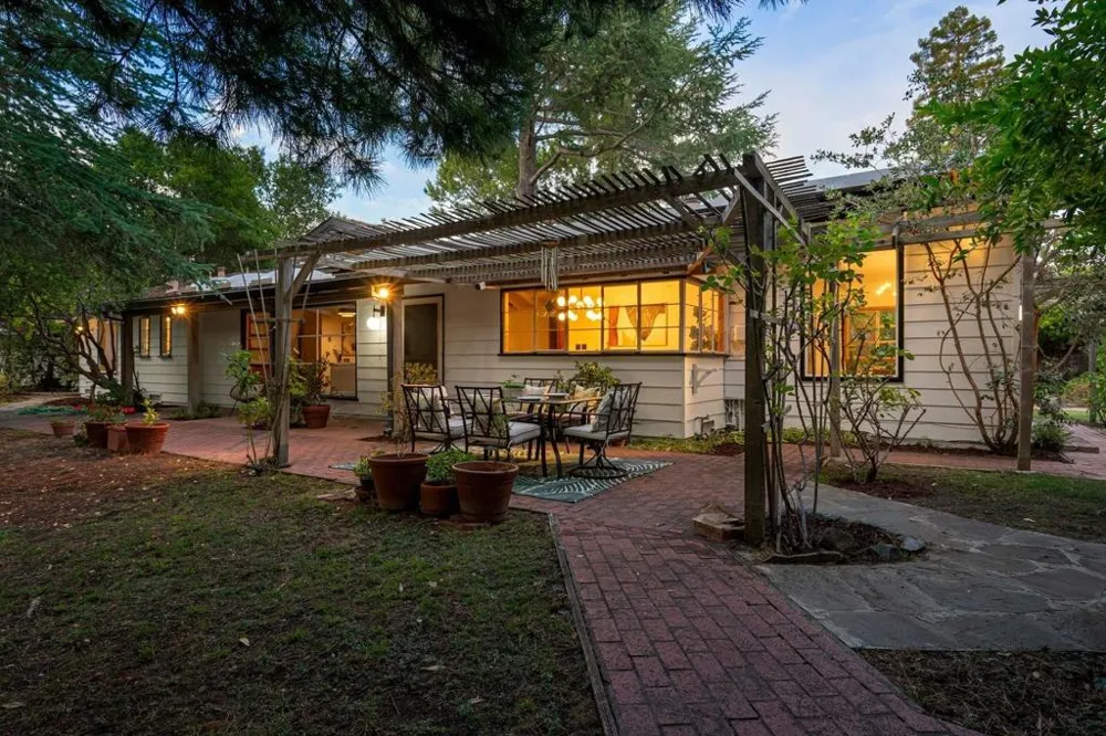 3655 La Calle Court Palo Alto, CA 94306